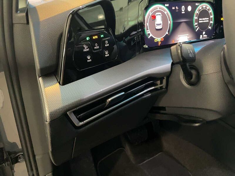 Volkswagen Golf Style 2.0 l TDI DSG LED NAVI PDC
