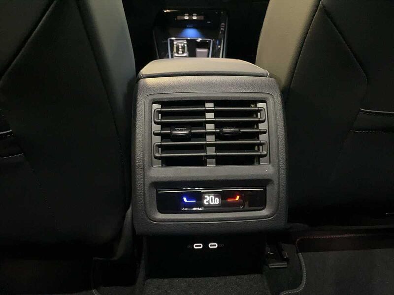 Volkswagen Golf Style 2.0 l TDI DSG LED NAVI PDC