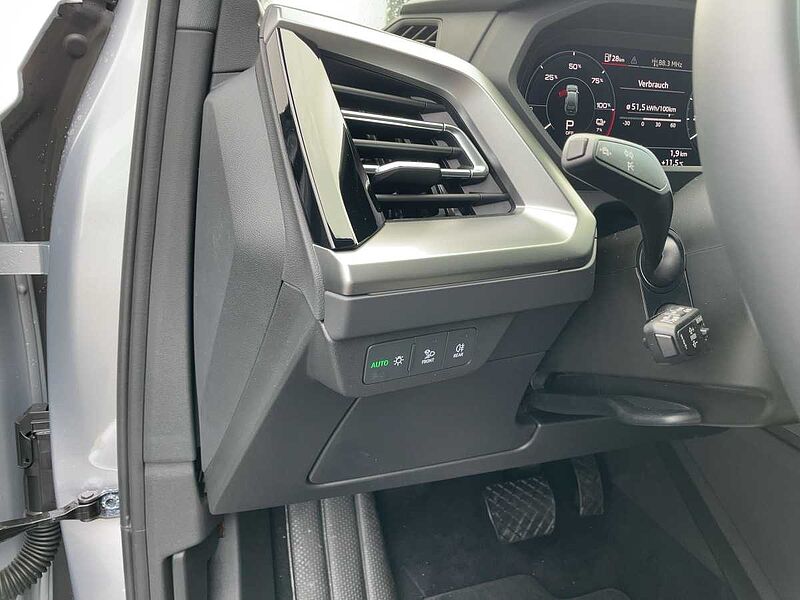 Audi Q4 40 e-tron basis STH MATRIX SpurH el. Heck LM 40 basis