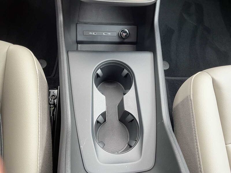 Audi Q4 40 e-tron basis STH MATRIX SpurH el. Heck LM 40 basis