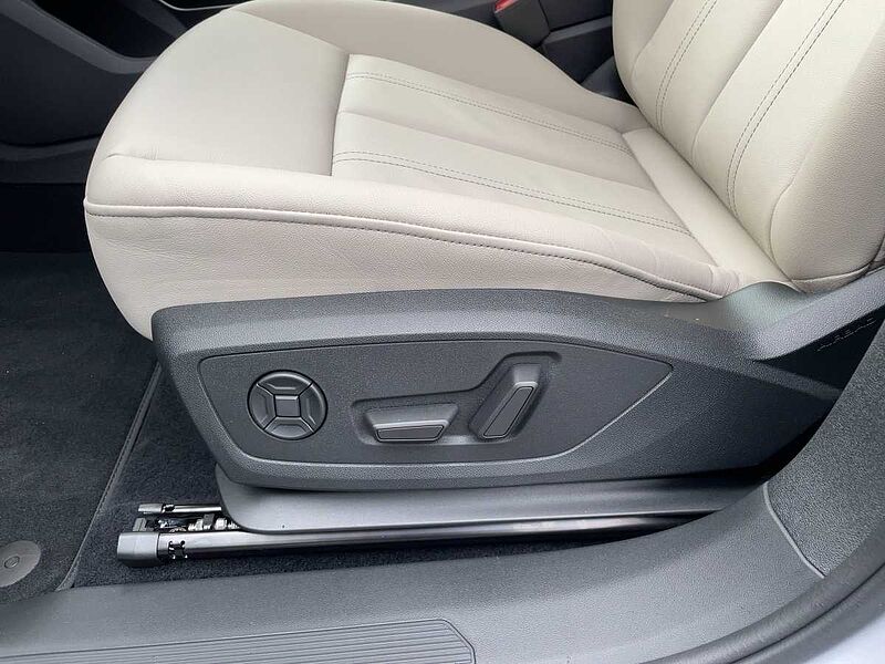 Audi Q4 40 e-tron basis STH MATRIX SpurH el. Heck LM 40 basis