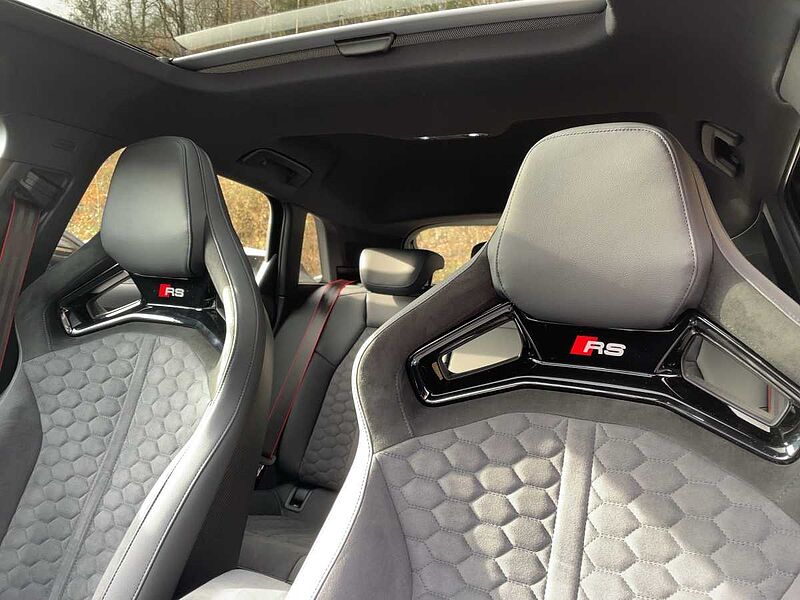 Audi RS 3 Sportback 294(400) S tronic PANO/SONOS/SAGA RS3