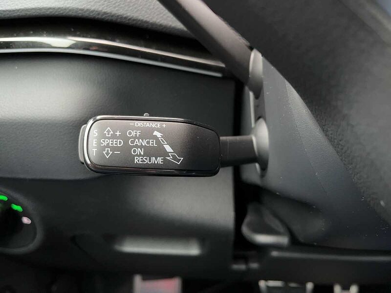 SKODA Karoq 2.0 TDI Sportline AHK ACC Navi Virt LED