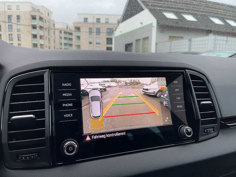 SKODA Karoq 2.0 TDI Sportline AHK ACC Navi Virt LED
