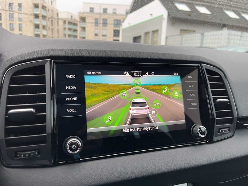 SKODA Karoq 2.0 TDI Sportline AHK ACC Navi Virt LED
