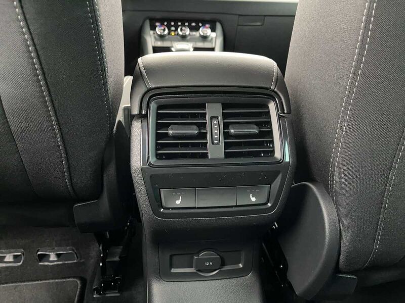 SKODA Karoq 2.0 TDI Sportline AHK ACC Navi Virt LED