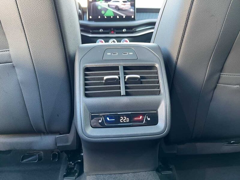 SKODA Superb Combi 142kW 2.0 TDI L&K AHK ACC Navi PDC W