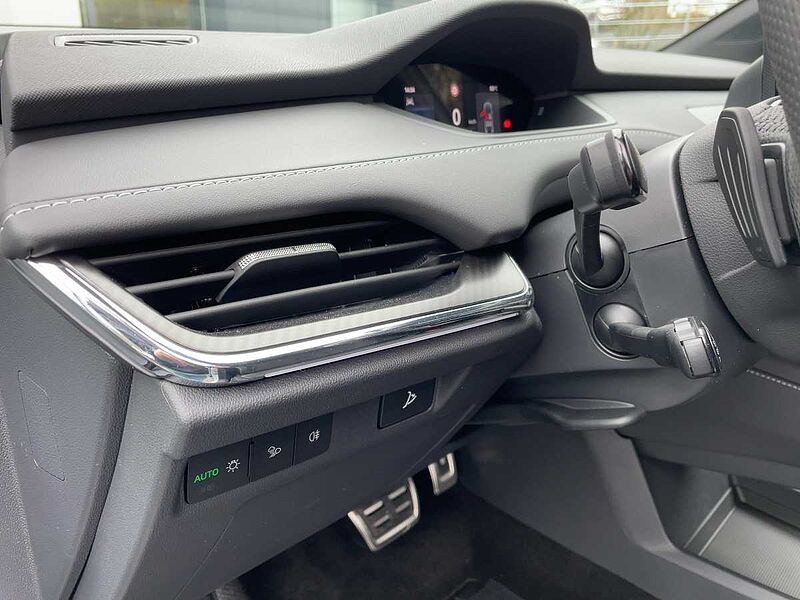 SKODA Enyaq 85x Sportline ACC LED Navi PDC Leder
