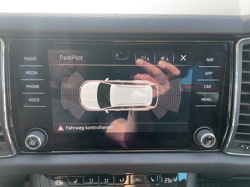 SKODA Kodiaq 2.0 TDI Style AHK Navi LED PDC CarPlay
