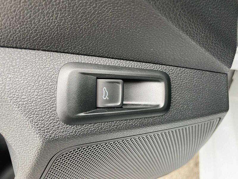SKODA Kamiq 1.0 TSI Selection AHK Navi ACC Virt LED