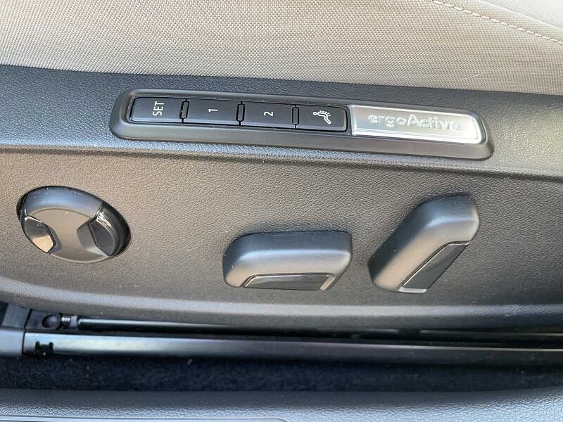 Volkswagen Golf VIII 2.0 TDI Life Navi Virt CarPlay PDC