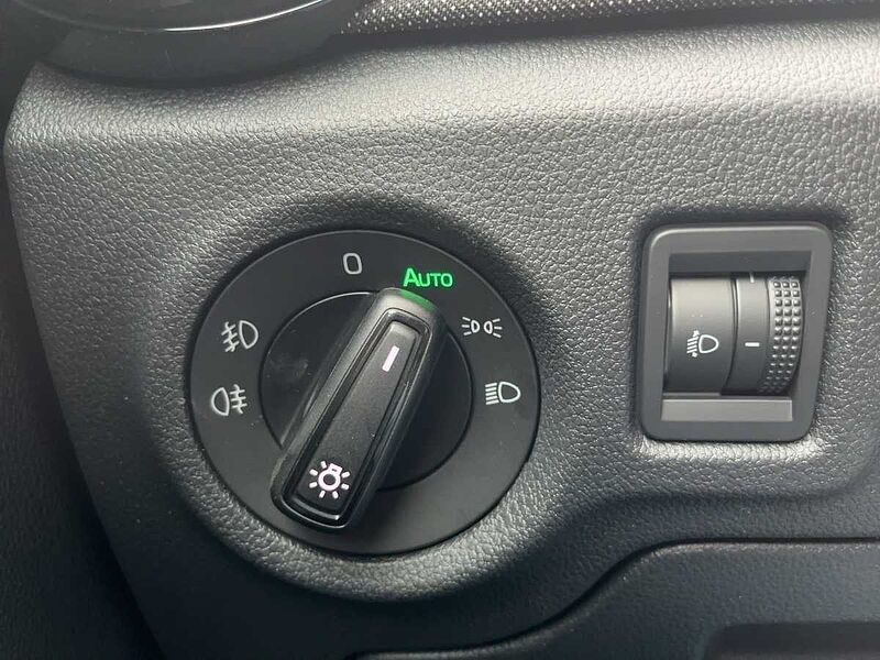 SKODA Fabia 1.0 TSI Selection LED PDC > 35 X auf Lager<