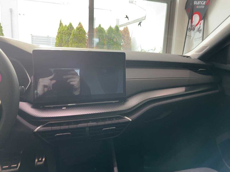 SKODA Octavia Combi 110kW 2.0 TDI Sportline AHK ACC W