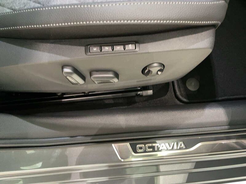 SKODA Octavia Combi 110kW 2.0 TDI Sportline AHK ACC W
