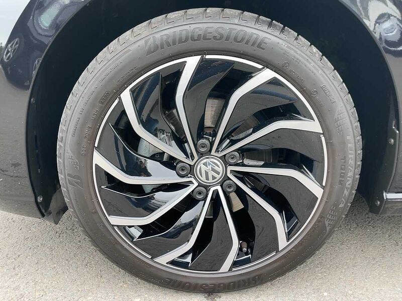 Volkswagen Golf VIII 1.5 TSI Style Navi ACC Virt LED PDC