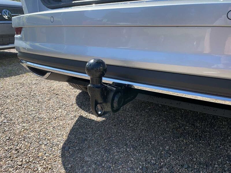 SKODA Karoq 2.0 TDI Sportline AHK ACC Navi Virt LED