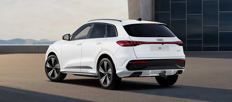 Audi Q5 SUV TFSI quattro AHK+PANO+SLINE