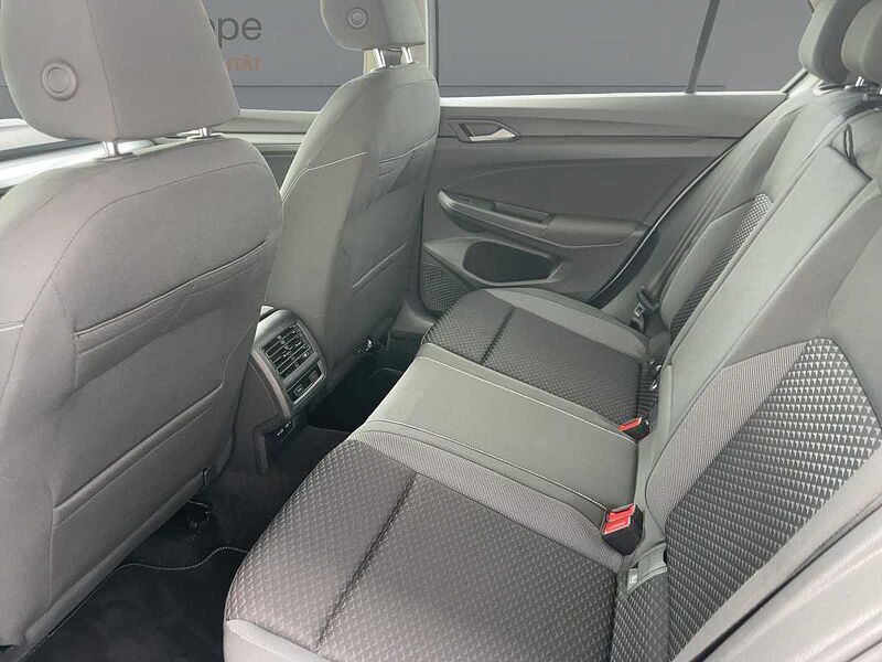 Volkswagen Golf VIII 1.0 TSI Active Virt LED CarPlay PDC