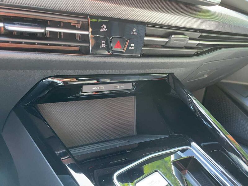 Volkswagen Golf VIII 1.5 eTSI W R-Line AHK ACC Virt Navi