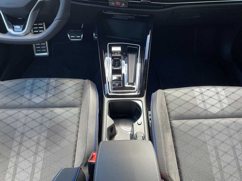 Volkswagen Golf VIII 1.5 eTSI W R-Line AHK ACC Virt Navi