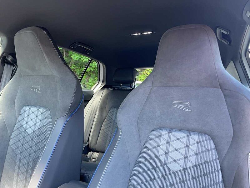 Volkswagen Golf VIII 1.5 eTSI W R-Line AHK ACC Virt Navi