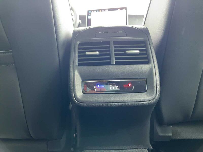 Volkswagen Passat Variant 1.5 eTSI W Business ACC Virt LED
