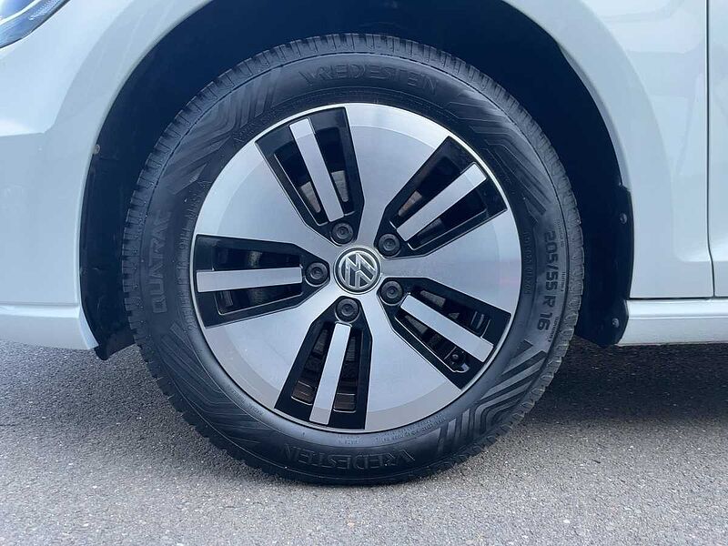 Volkswagen Golf VII e-Golf Navi LED PDC Kamera