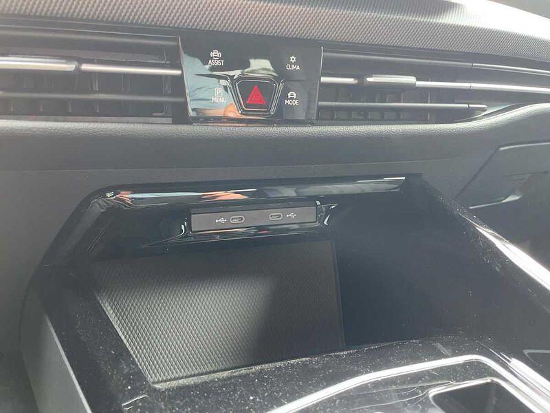 Volkswagen Golf VIII 1.5 eTSI W R-Line AHK ACC Virt Navi