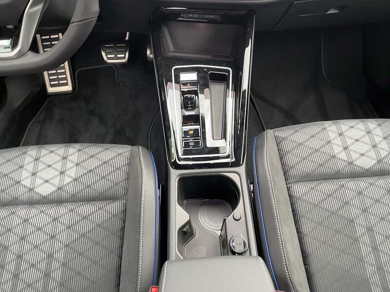 Volkswagen Golf VIII 1.5 eTSI W R-Line AHK ACC Virt Navi