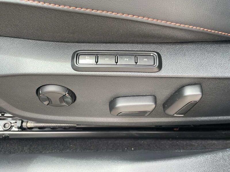 SEAT Leon 1.4 Navi ACC Virt LED PDC CarPlay Hyb. Basis