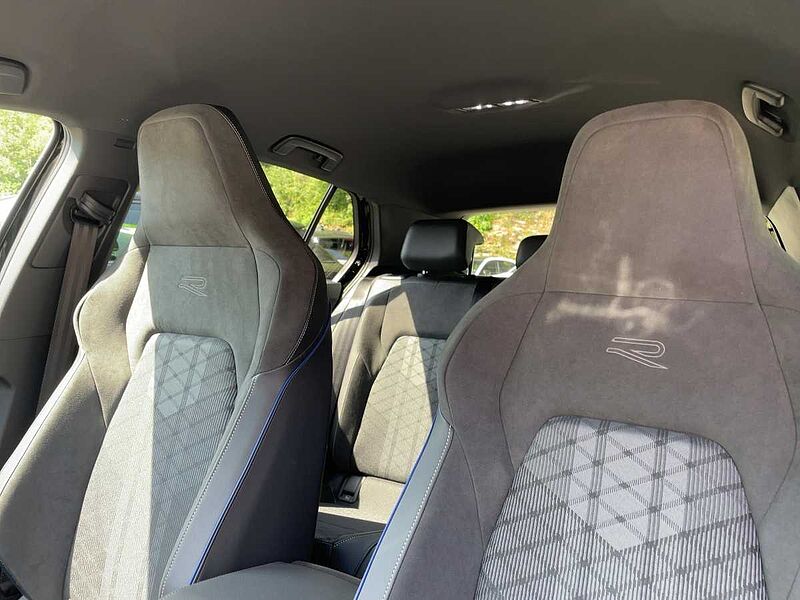 Volkswagen Golf VIII 1.5 eTSI W R-Line AHK ACC Virt Navi