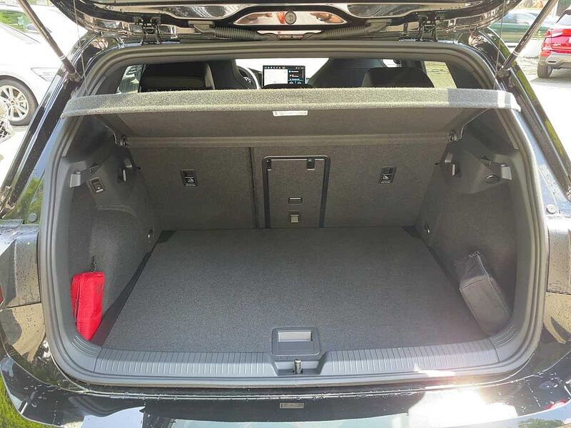 Volkswagen Golf VIII 1.5 eTSI W R-Line AHK ACC Virt Navi