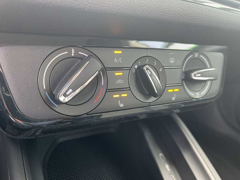SKODA Kamiq 1.0 TSI Essence LED PDC