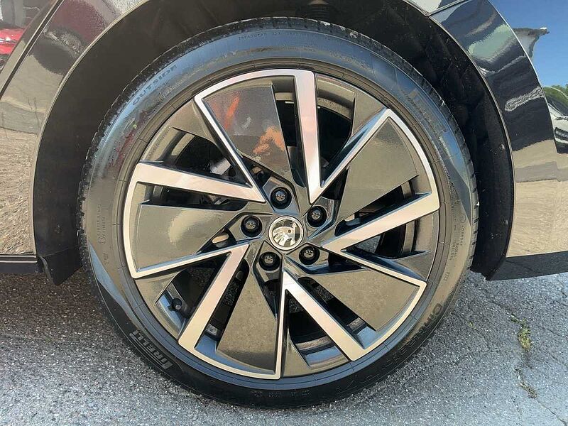 SKODA Octavia Combi 2.0 TDI W Sportline ACC Navi LED