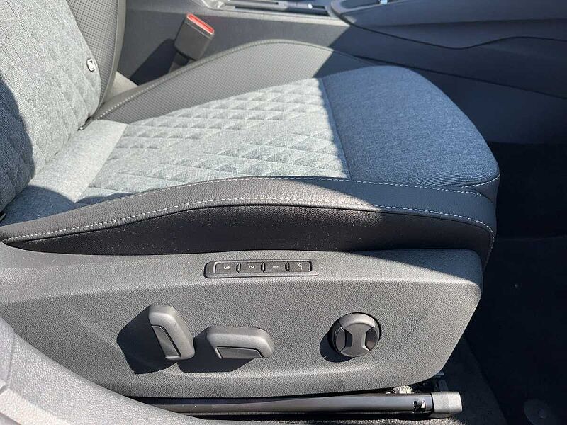 SKODA Octavia Combi 2.0 TDI W Sportline ACC Navi LED