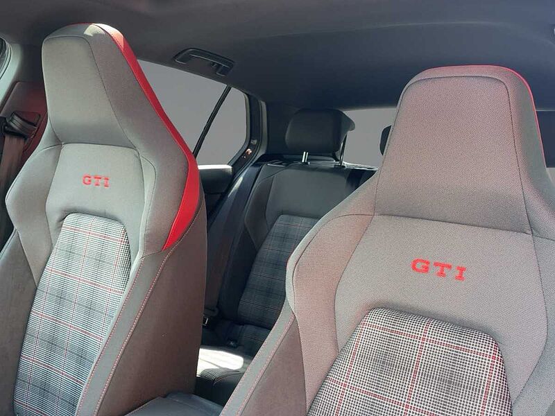Volkswagen Golf VIII 2.0 TSI W GTI Navi ACC Virt CarPlay