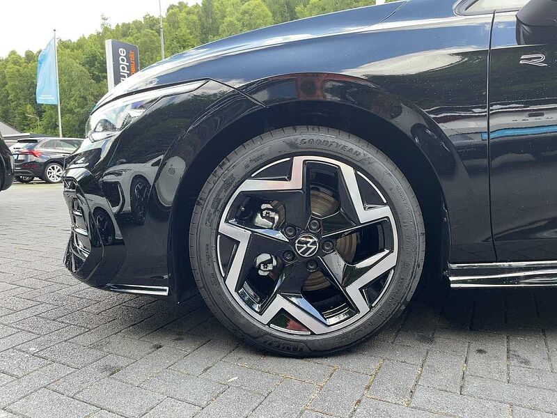 Volkswagen Golf VIII 1.5 eTSI W R-Line AHK ACC Virt Navi
