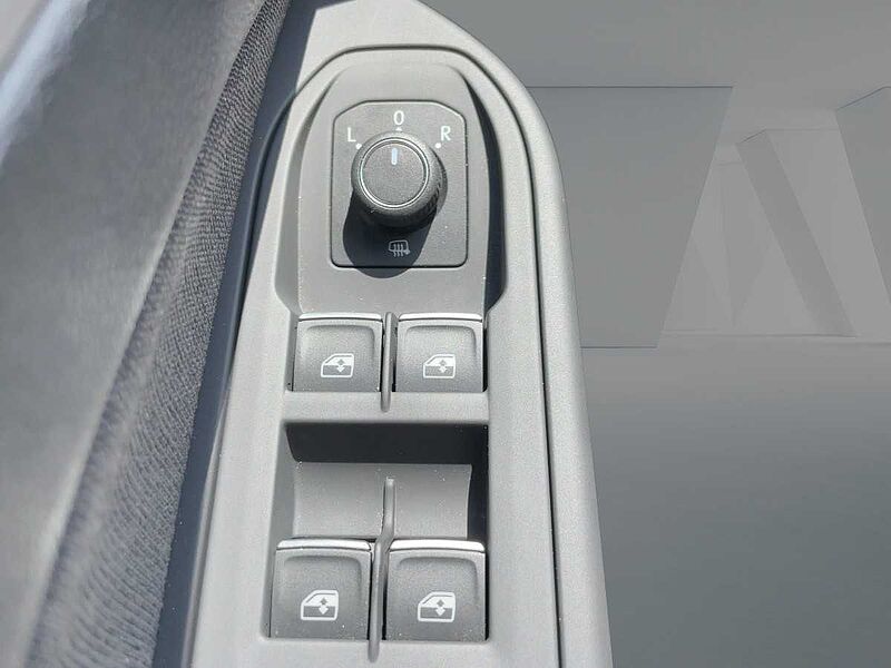 Volkswagen Golf VIII 1.0 eTSI Life Navi ACC Virt LED PDC