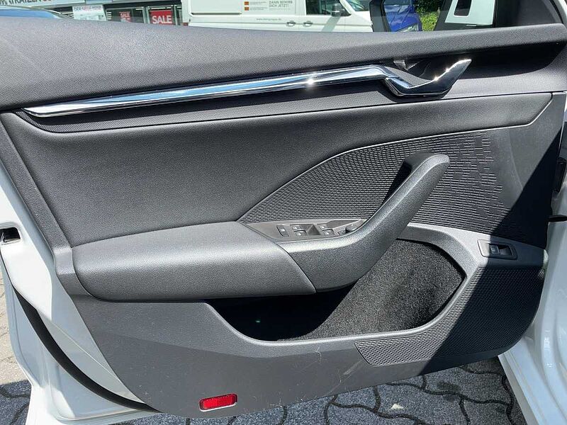 SKODA Octavia Combi 1.4 TSI Style iV CarPlay Hyb. ACC