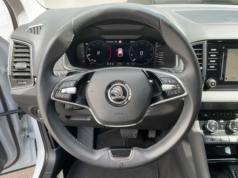 SKODA Karoq 2.0 TDI Style CarPlay ACC AHK LED Navi PDC