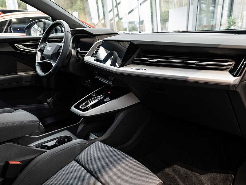 Audi Q4 Sportback 40 e-tron basis ACC STH MATRIX LM 40 basis
